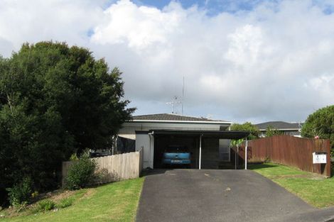 Photo of property in 1/1 Flagstaff Place, Massey, Auckland, 0614
