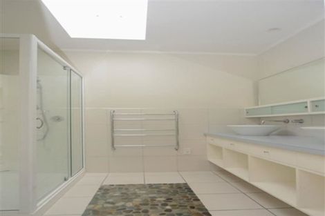 Photo of property in 27 Mcmillan Place, Mellons Bay, Auckland, 2014