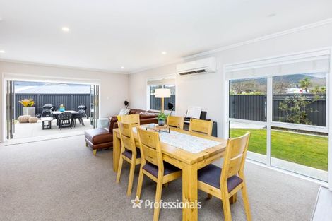 Photo of property in 2 Chalfont Road, Silverstream, Upper Hutt, 5019