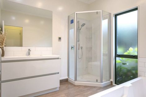 Photo of property in 73 Harvey Street, Waipahihi, Taupo, 3330