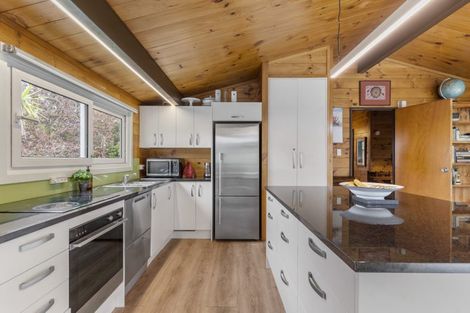 Photo of property in 17 Kawaka Street, Titirangi, Auckland, 0604