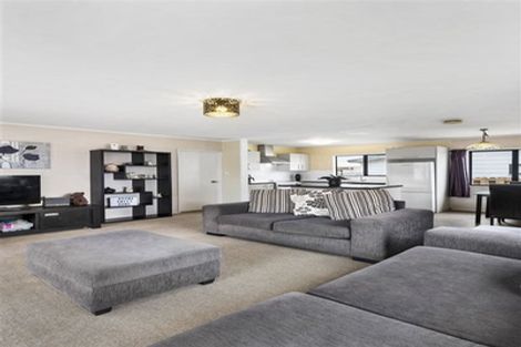 Photo of property in 1/12 Aurea Avenue, Pakuranga, Auckland, 2010