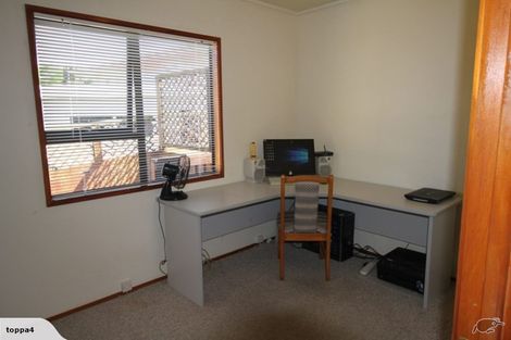 Photo of property in 11 Firle Place, Green Bay, Auckland, 0604