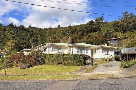 Photo of property in 1 Holmes Grove, Naenae, Lower Hutt, 5011