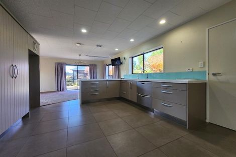 Photo of property in 118b Wairau Road, Oakura, 4314