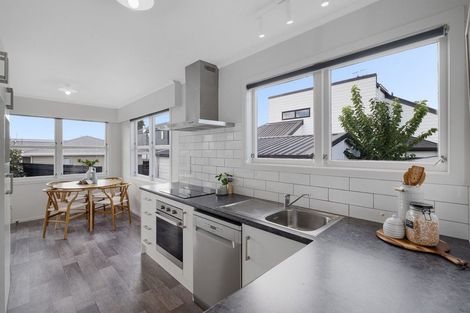 Photo of property in 8a Queen Road, Bellevue, Tauranga, 3110