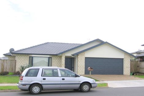 Photo of property in 68 Cyril French Drive, Flat Bush, Auckland, 2016