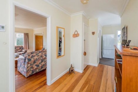 Photo of property in 35 Rangihiroa Street, Waikanae Beach, Waikanae, 5036