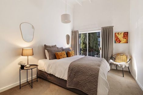 Photo of property in 37-39 Hallenstein Street, Queenstown, 9300