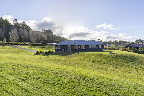 Photo of property in 7 Lochinvar Lane, Acacia Bay, Taupo, 3385