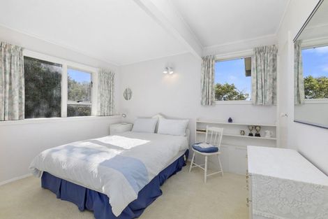 Photo of property in 15 Lyons Crescent, Strathmore Park, Wellington, 6022
