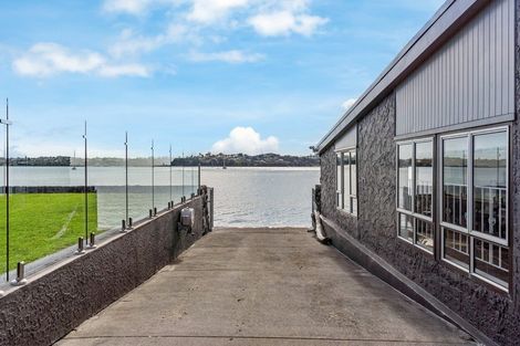 Photo of property in 6 Musick Point Road, Bucklands Beach, Auckland, 2012