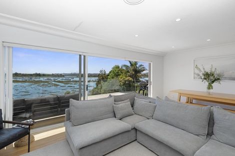 Photo of property in 106 Tiroroa Avenue, Te Atatu South, Auckland, 0610
