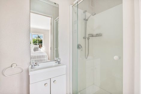 Photo of property in 28 Tyburn Lane, Unsworth Heights, Auckland, 0632