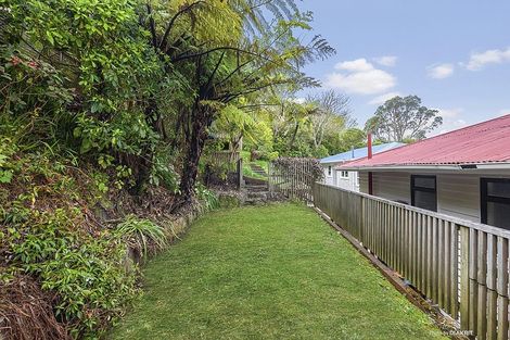 Photo of property in 102 Ruskin Road, Newlands, Wellington, 6037