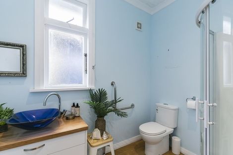 Photo of property in 238 Queens Drive, Lyall Bay, Wellington, 6022