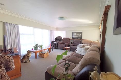 Photo of property in 44 Royal View Road, Te Atatu South, Auckland, 0610