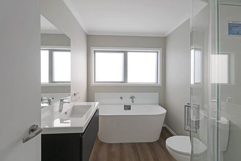 Photo of property in 10 Koru Loop, Paraparaumu, 5032