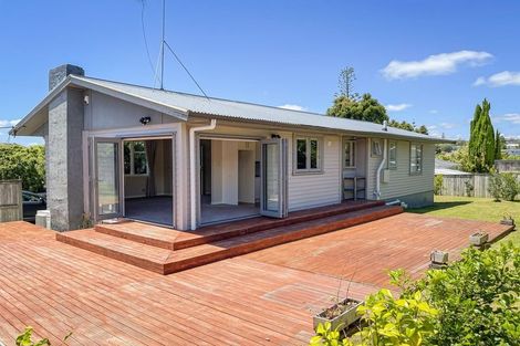 Photo of property in 39a Fairclough Road, Beach Haven, Auckland, 0626
