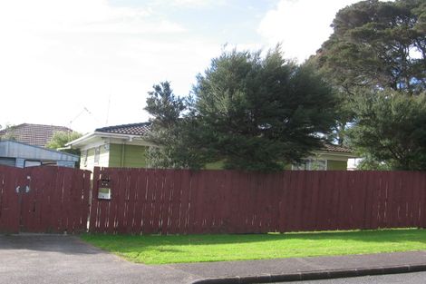 Photo of property in 1b Taipari Road, Te Atatu Peninsula, Auckland, 0610