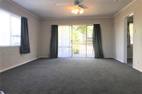 Photo of property in 2 Stallard Place, Glen Eden, Auckland, 0602