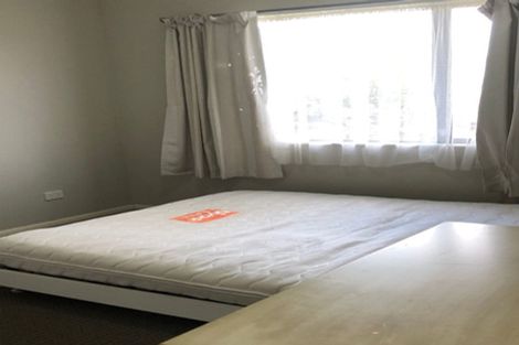 Photo of property in 1 Rixon Place, Te Atatu Peninsula, Auckland, 0610