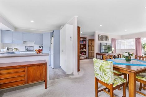 Photo of property in 33 Settlers Grove, Orewa, 0931