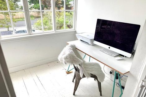 Photo of property in 27 Islington Avenue, New Lynn, Auckland, 0600