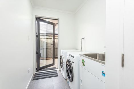 Photo of property in 19 Broadway Parade, Rolleston, 7615
