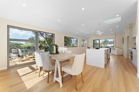 Photo of property in 47 Chamberlain Road, Massey, Auckland, 0614