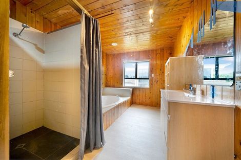 Photo of property in 19 Cobham Crescent, Kelston, Auckland, 0602