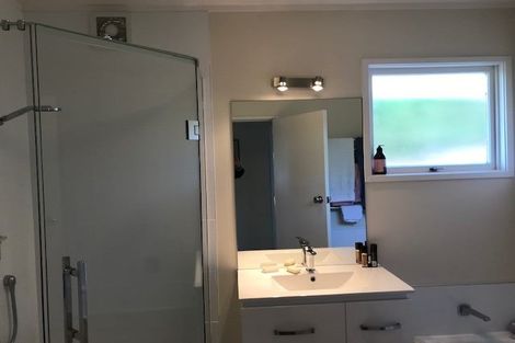 Photo of property in 15/1a Stanley Point Road, Stanley Point, Auckland, 0624