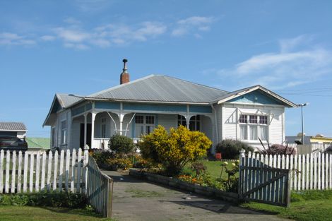 Photo of property in 15 Leamington Street, Castlecliff, Whanganui, 4501
