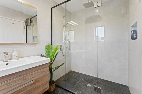 Photo of property in 5 Quadrant Heights, Paraparaumu, 5032