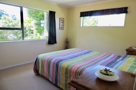 Photo of property in 86 Larsen Crescent, Tawa, Wellington, 5028