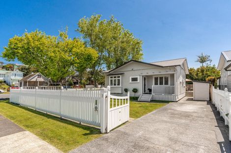 Photo of property in 2 Tennyson Street, Northcote Point, Auckland, 0627