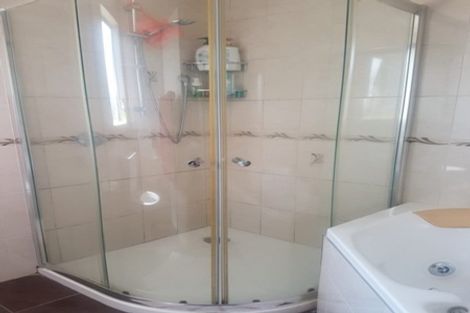 Photo of property in 2 Senator Drive, Manurewa, Auckland, 2105