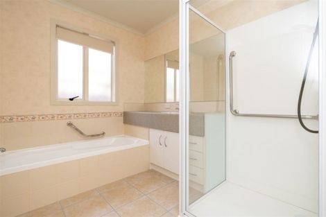 Photo of property in 53 Sovereign Isle Lane, Rototuna, Hamilton, 3210