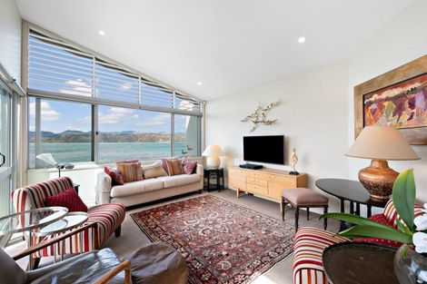 Photo of property in 4/275 Karaka Bay Road, Karaka Bays, Wellington, 6022