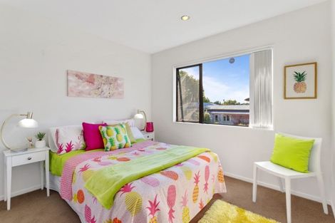 Photo of property in 3155a Great North Road, New Lynn, Auckland, 0600