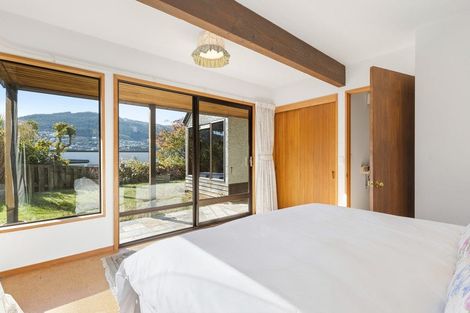 Photo of property in 75 Cedar Drive, Kelvin Heights, Queenstown, 9300