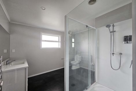 Photo of property in 11 Salas Place, Papakura, 2110
