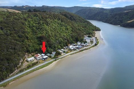 Photo of property in 25 Riverside Road, Taieri Mouth, 9091