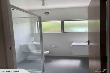 Photo of property in 21f8 Collins Avenue, Tawa, Wellington, 5028