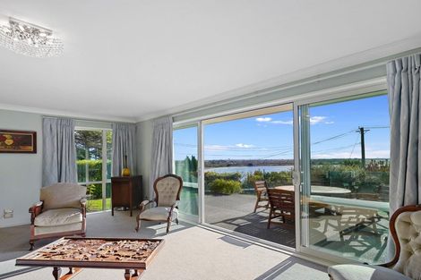 Photo of property in 18 Saint Andrews Hill Road, Mount Pleasant, Christchurch, 8081
