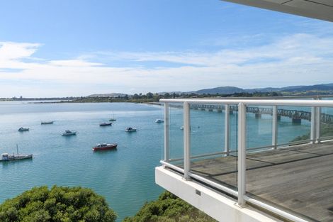 Photo of property in 72 Devonport Road, Tauranga, 3110