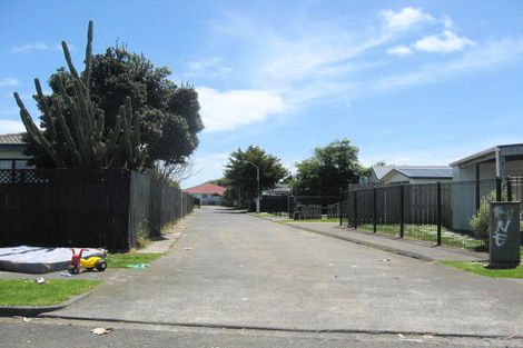 Photo of property in 13a Dungarvon Place, Clendon Park, Auckland, 2103