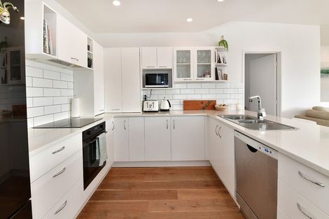 Photo of property in 2/1376 Whangaparaoa Road, Army Bay, Whangaparaoa, 0930