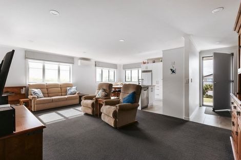 Photo of property in Waterview Estate, 3/4 Greystone Place, Omokoroa, 3114