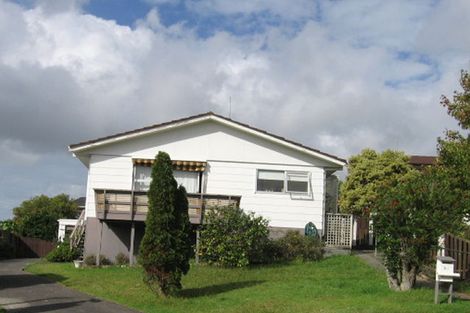 Photo of property in 2/3 Flagstaff Place, Massey, Auckland, 0614